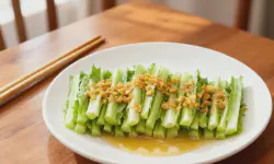 Featured image of post Garlic Romaine Lettuce: Crisp and Vibrant 3-Minute Home-style Stir-fry